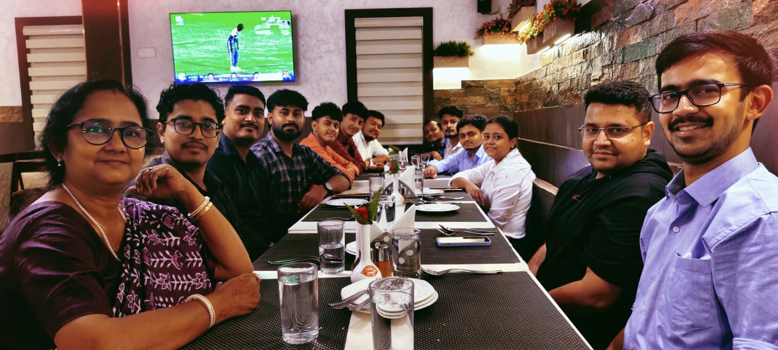 DotLinker Technologies team collaborating at dinner